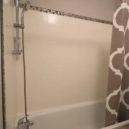 Confort ! Calme, Climatisation, Parking Gratuit, Grande Terrasse, Ascenseur, Wifi * Carcassonne