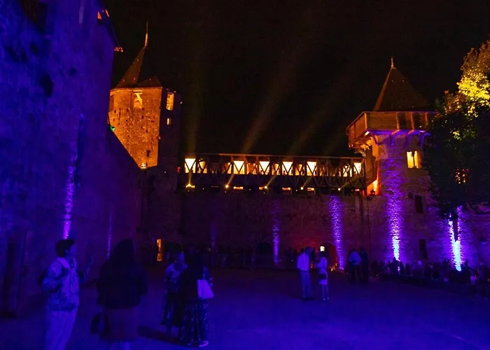 Confort ! Calme, Climatisation, Parking Gratuit, Grande Terrasse, Ascenseur, Wifi * Carcassonne