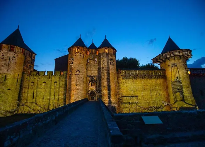 Confort ! Calme, Climatisation, Parking Gratuit, Grande Terrasse, Ascenseur, Wifi Apartment Carcassonne