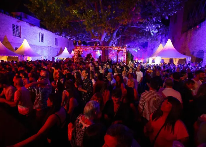 Confort ! Calme, Climatisation, Parking Gratuit, Grande Terrasse, Ascenseur, Wifi Apartment *