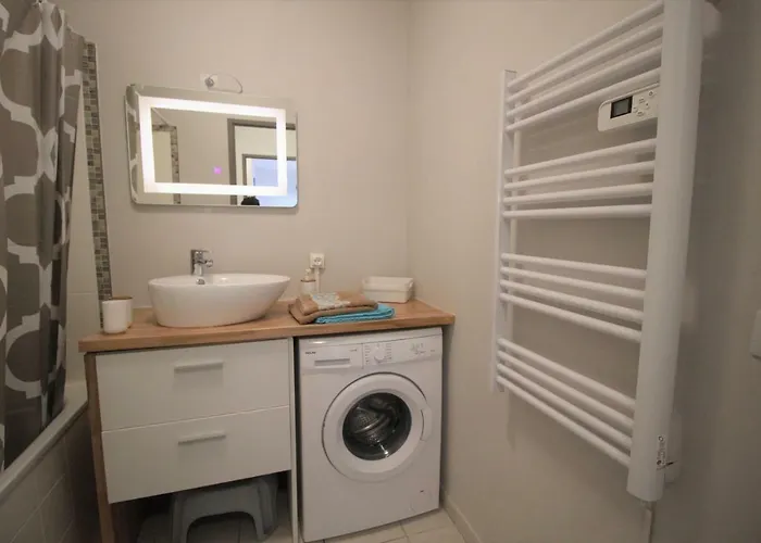 Confort ! Calme, Climatisation, Parking Gratuit, Grande Terrasse, Ascenseur, Wifi Carcassonne