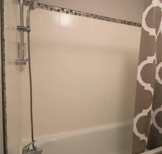 Confort ! Calme, Climatisation, Parking Gratuit, Grande Terrasse, Ascenseur, Wifi * Carcassonne