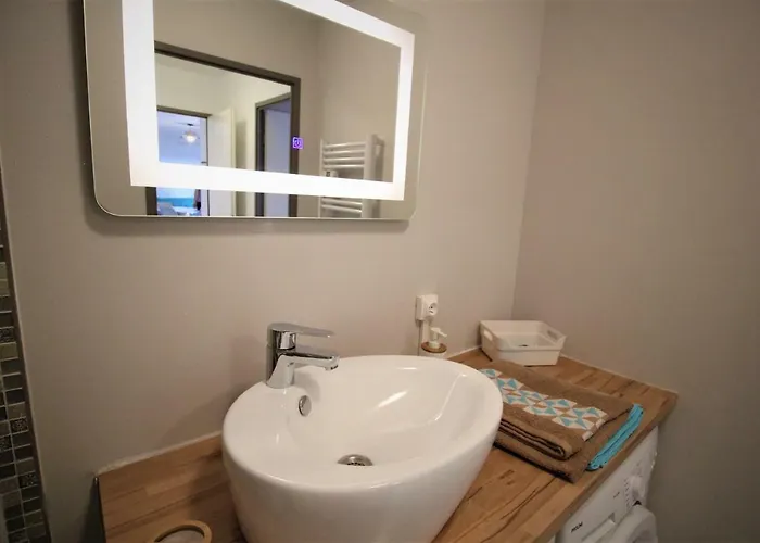 Confort ! Calme, Climatisation, Parking Gratuit, Grande Terrasse, Ascenseur, Wifi