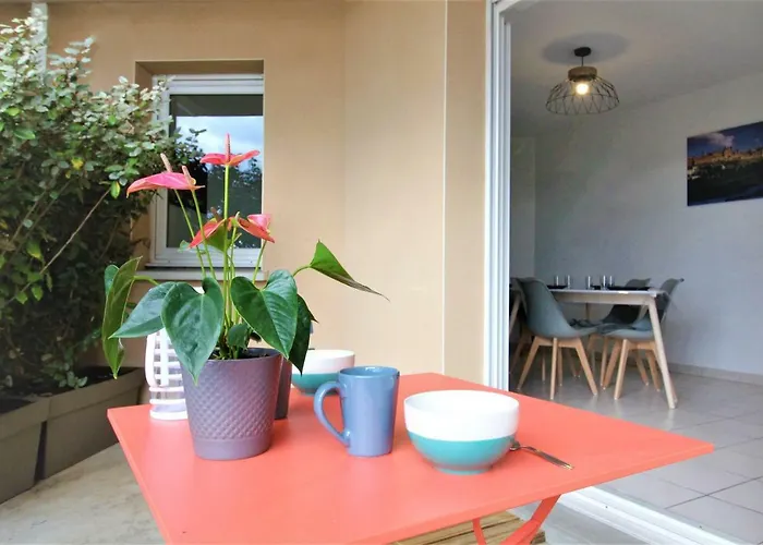 Confort ! Calme, Climatisation, Parking Gratuit, Grande Terrasse, Ascenseur, Wifi Apartment Carcassonne